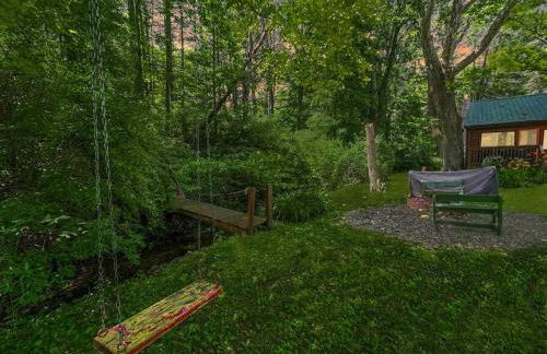 Brookside Cabin with HotTub and FirePit - Foto 13