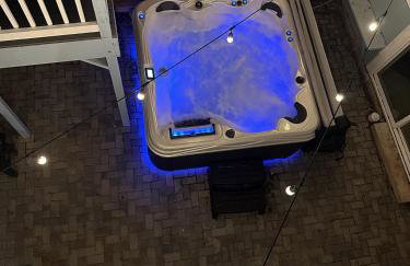 Ocean View 2BR w Hot Tub, Sauna & Wraparound Deck - Steps to Beach - Photo 27