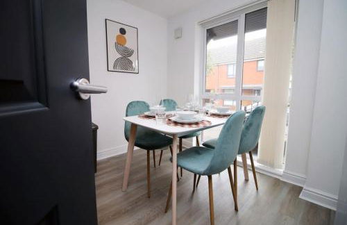 Modern and Cosy 3 Bed House Close to Cardiff City Centre perfect for Family Relocations, Contractors & Groups by Gurkha Stay with Free Parking and Wifi - Foto 22