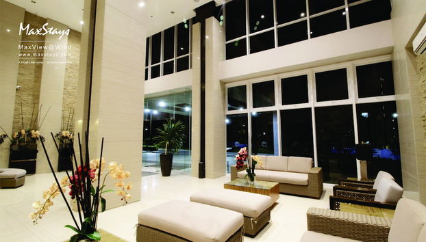 Coin salon dans le hall