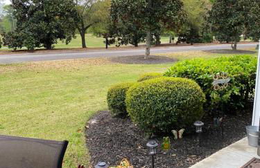 First Class Treatment Luxurious end unit Patio Pool Restaurant Bar on premises Steps away from Everything else! Spacious Condo Stocked with all You Need! - Foto 71