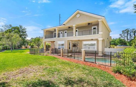 Lakeside Retreat with pool, dock & game room - Foto 22