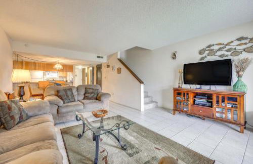 Riverfront Weleka Condo with Dock and Pool Access - Foto 1