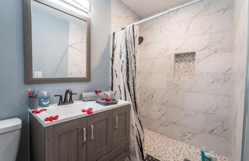 Luxury Living Just Steps from the Strip - Foto 48