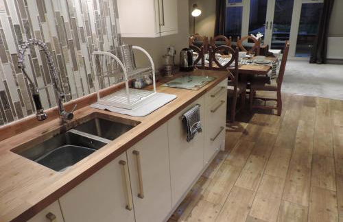 4 Bed Farnborough Air Accommodation - Foto 27