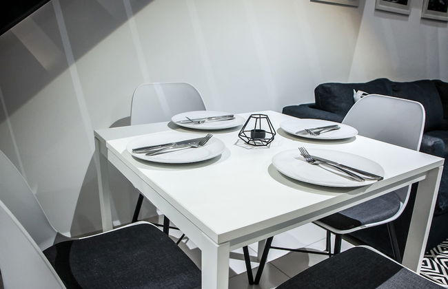 Embassy Gardens Premier Suites - Photo 29