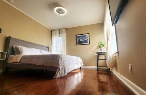 A Rare find - Bright, Warm, Charming Central Austin Home - Photo 7