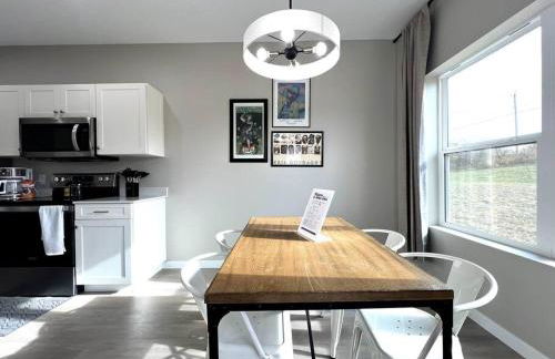 Central Cedar Falls Townhome - King Beds! - Foto 18