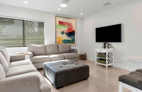 Art Deco Apt w Pool One Mile to Beach Pets Welcome - Foto 6