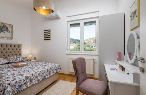 Villa Loni Trogir Marina with great pool and jacuzzi - 3 e-bike free - Foto 19