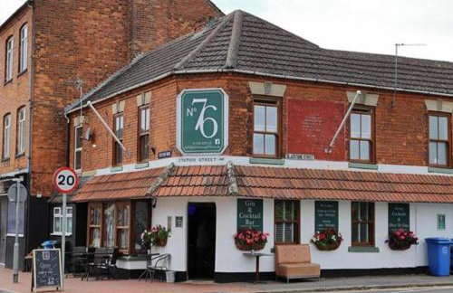 Modern 2 Bed Apartment, Desborough, Kettering, Sleeps 5, Free Parking, WIFI, Ideal for Contractors, Professionals, Families and Relocations - Photo 17