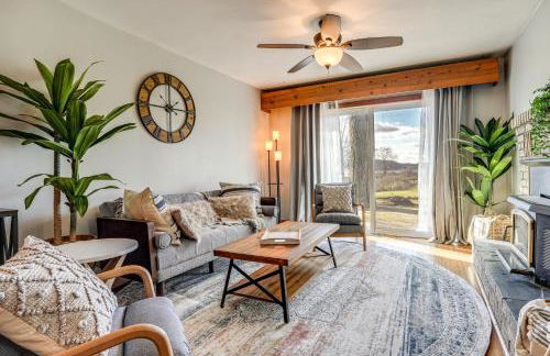 Secluded Home with Lake View in Delton! - Foto 1