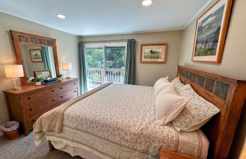 R8 Luxury Bretton Woods Ski-In Ski-out townhome next to beginner ski area w fast wifi and keyless entry - Foto 62