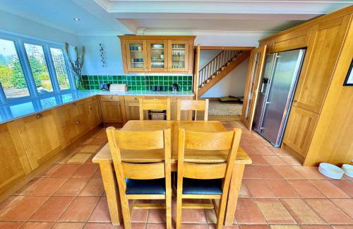 Stunning 7 Bedroom Escape Near New Forest and Beach - Large Garden - Serene Setting - Sleeps 14 - Foto 67