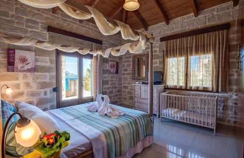 Hectoras Villa in Plaka BY APOKORONAS-VILLAS - Photo 30