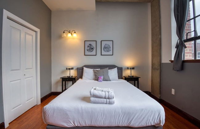 Sosuite 2BR Apt w W D Gym On-site Restaurant - Photo 16