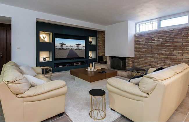 Villa Noulia With 4 Bedrooms and 2 Bathrooms - Photo 32