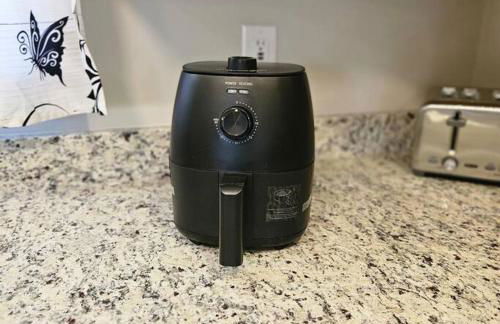 Chic Oasis: 3BR, 2BA, Private Deck - Foto 21