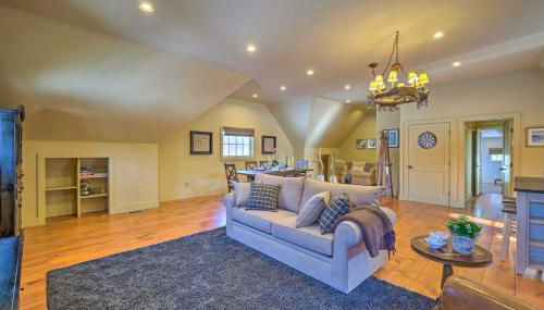 Luxe Green Barn Near Skiing with Mt Equinox Views! - Foto 5