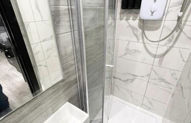 Private Family and Business Rooms Harrow Fast WiFi - Photo 26