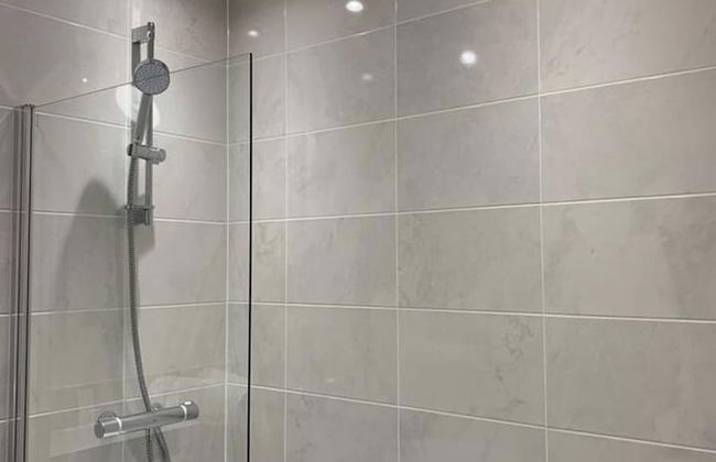 Stunning 2-bed Apartment in Grays - Photo 33