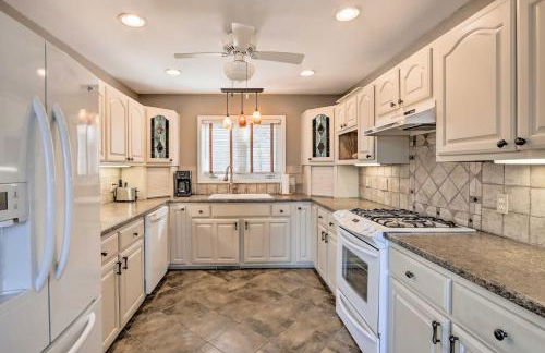 Breathtaking Marble Home on 5-Acre Hillside! - Foto 10