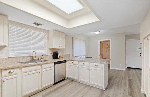 Pool-side Villa with Perfect Views - Foto 11