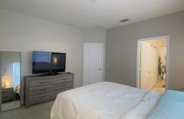 Modern Tropical Family Retreat near Legoland, Disney, Universal and Bok Towers - Foto 11