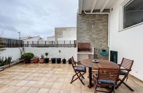 F96 Apartamento ubicado en el corazón de Fornells - Foto 1