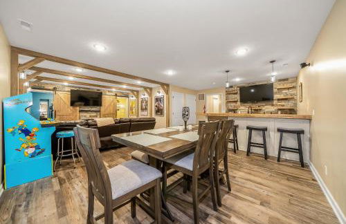 Spacious Country Farmhouse Retreat, Sleeps 16, Pool, Movie Room - Foto 57