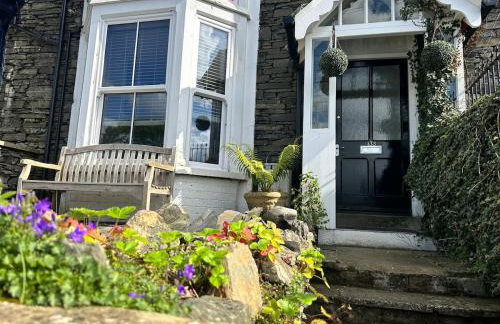 Luxury Pet Friendly 3 Bedroom Home with Copper Bath - Photo 5