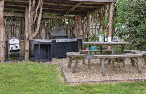 East Sussex Manor - Sleeps 12 - Hot Tub & Parking - Foto 35