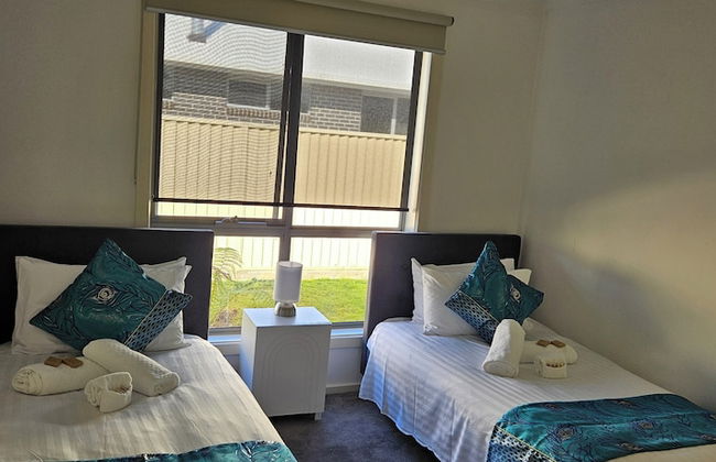 Penguin Retreat - Photo 9