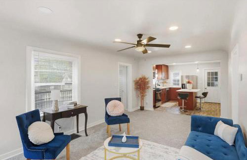 The Sunset Getaway, Modern 3BR w Deck Minutes from I-65, Fenced Yard - Foto 6