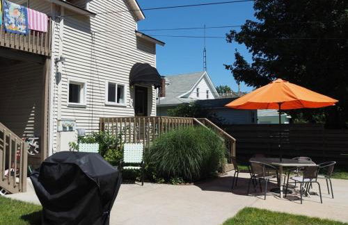 The Cute & Cozy - Lower Apt - Great Location! - Photo 4