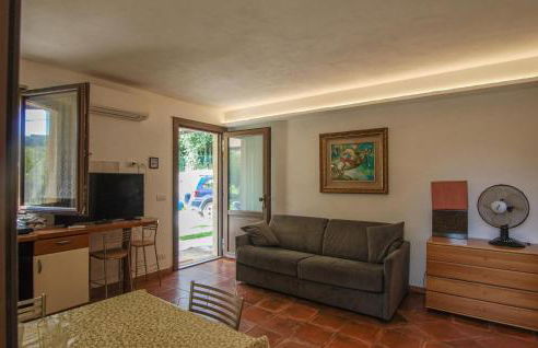 Gorgeous Home In Monterubbiano With Private Swimming Pool, Can Be Inside Or Outside - Foto 18