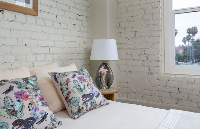 Charming Studio near Downtown! CDC Sanitized! - Photo 6