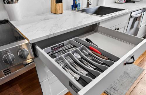 Charming 2nd-Floor Flat 3BR 2BA Free Parking - Foto 15