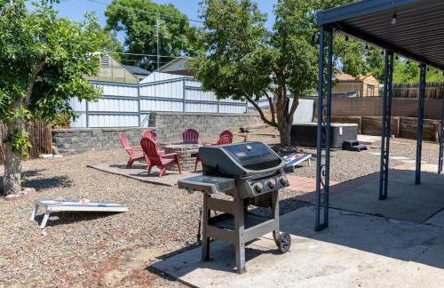 Light-filled retreat w hot tub & firepit - Foto 8