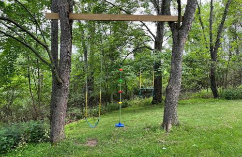 Secluded 4 bedroom with hot tub minutes from campus - Foto 43