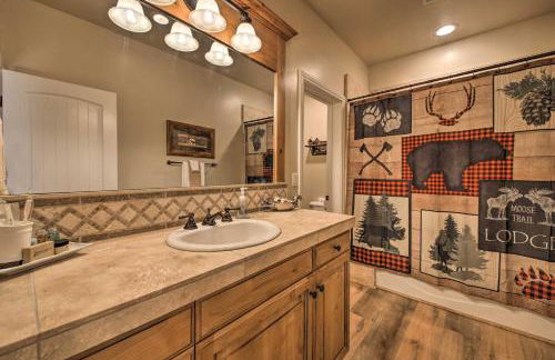 Sugar Bear Lodge with Game Room - 5 Mi to Village! - Foto 21