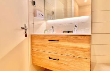 LIBERATION CENTER - PRIVATE Balcony - 24&7 RECEPTION - LUGGAGE STORAGE - Foto 11