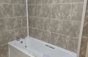 Modern 2-Bed Apt Near Hospital and University of Birmingham - Photo 13