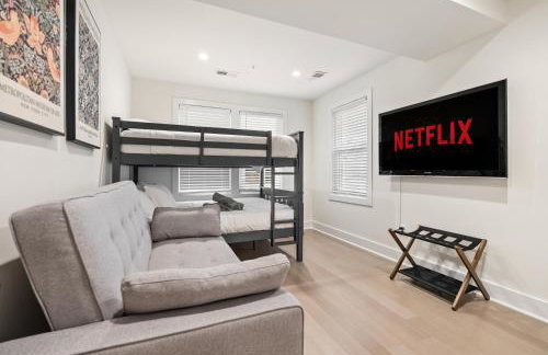 Designer 3-Bedroom Home with King Bed, Family-Friendly, Columbia Heights - Foto 26