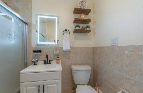 Zen Den With King Bed and Very Close to Airport - Foto 17