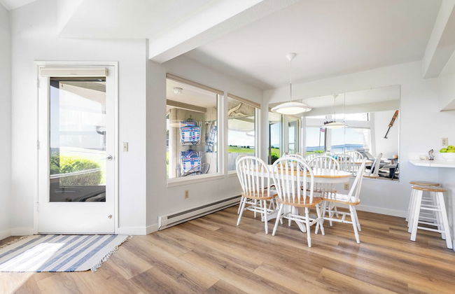 Beachcomber's Bliss by Avantstay Steps to the Beach Ocean Views - Photo 9