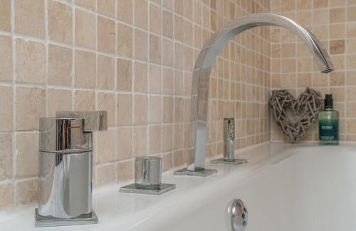 Georgian Elegance with Patio Garden West End - Pass the Keys - Foto 30