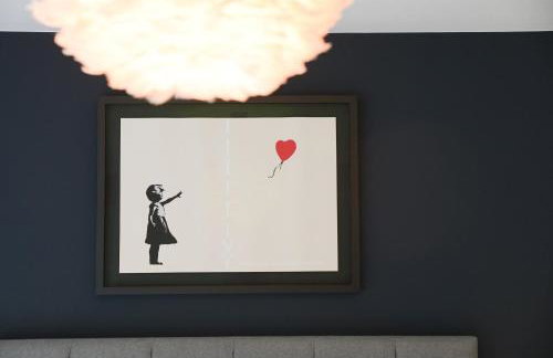 Architect-Designed Luxury Retreat 3BR Chessington - Pass the Keys - Photo 46