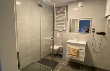 Moderne 2 Zimmer Wohnung Küche und Bad im Zentrum - Photo 10