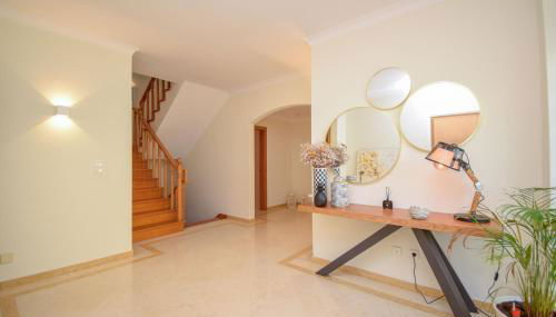Spacious 4-Bedroom Villa with Private Heated Pool in Quinta da Beloura Sintra Ideal for Families & Long Stays - Foto 4